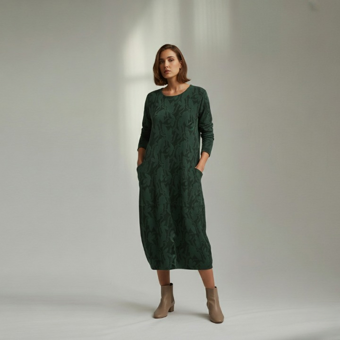 Hushmode -  Dress with round neckline