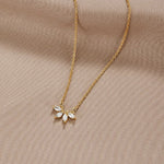 Hushmode - Crystal Leaf Pendant Necklace 4